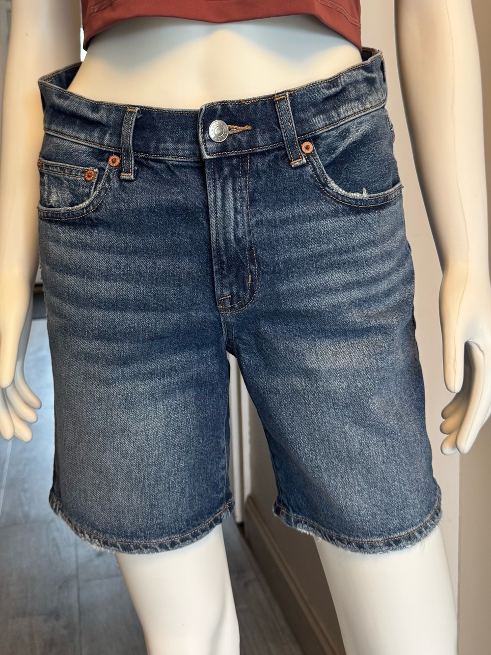 American Eagle Outfitters women’s  Dark Blue Denim Shorts size 0, runs big